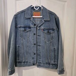 Unisex Levi Distressed Trucker Jacket Size Med. Chest 44 Length 26